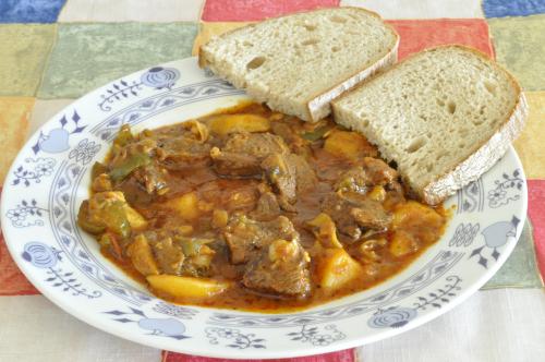 Jak uvařit cikánský hovězí guláš? Snadné recept, připravený za 40 - 60 minut